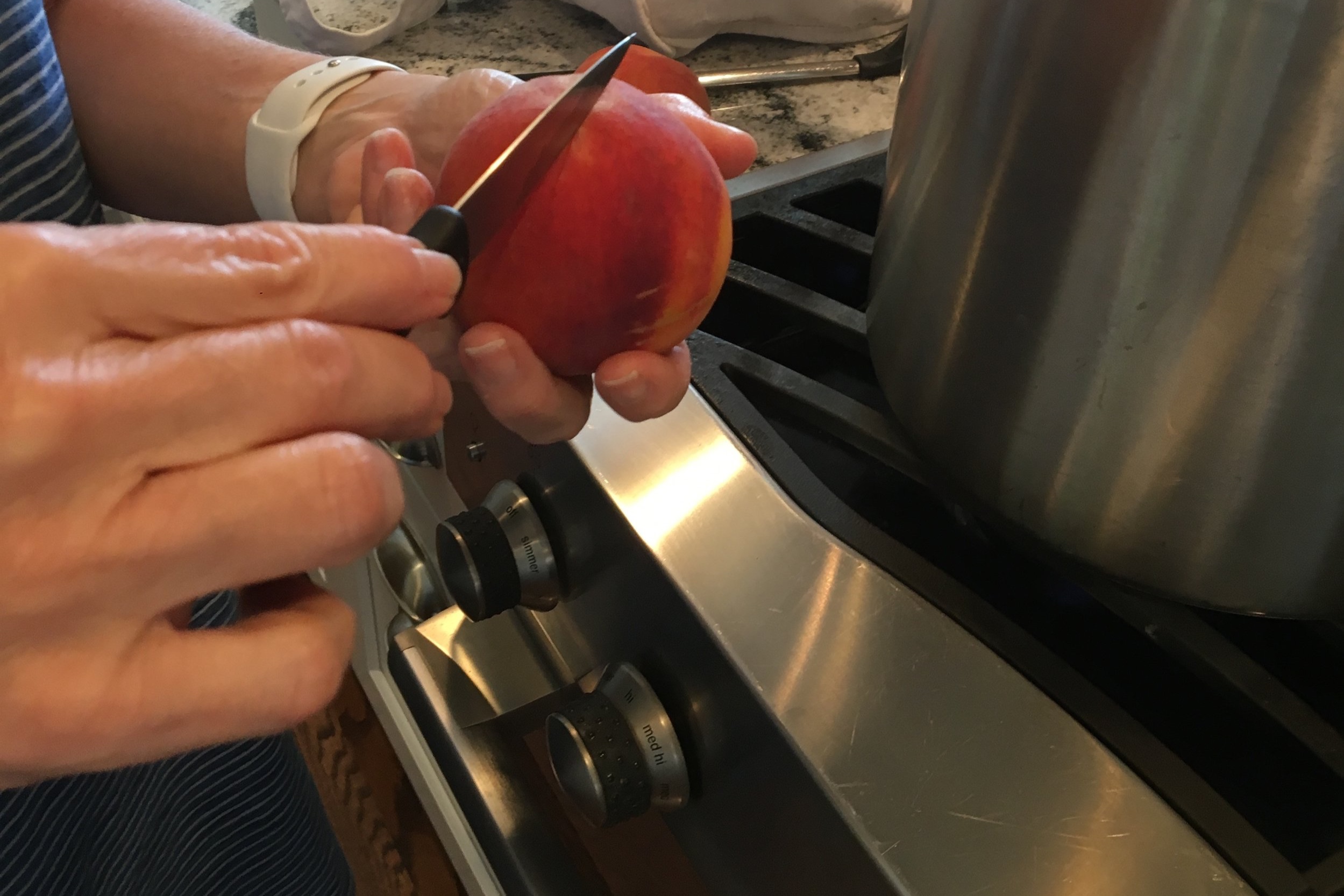  Scoring the peaches 
